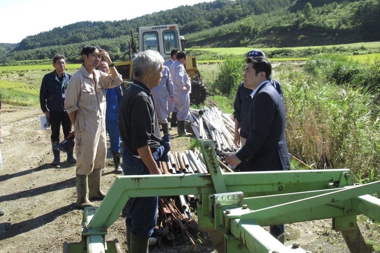 山岡逹丸・衆議が、厚真町で大雨被害・水田の調査（北海道第９区）