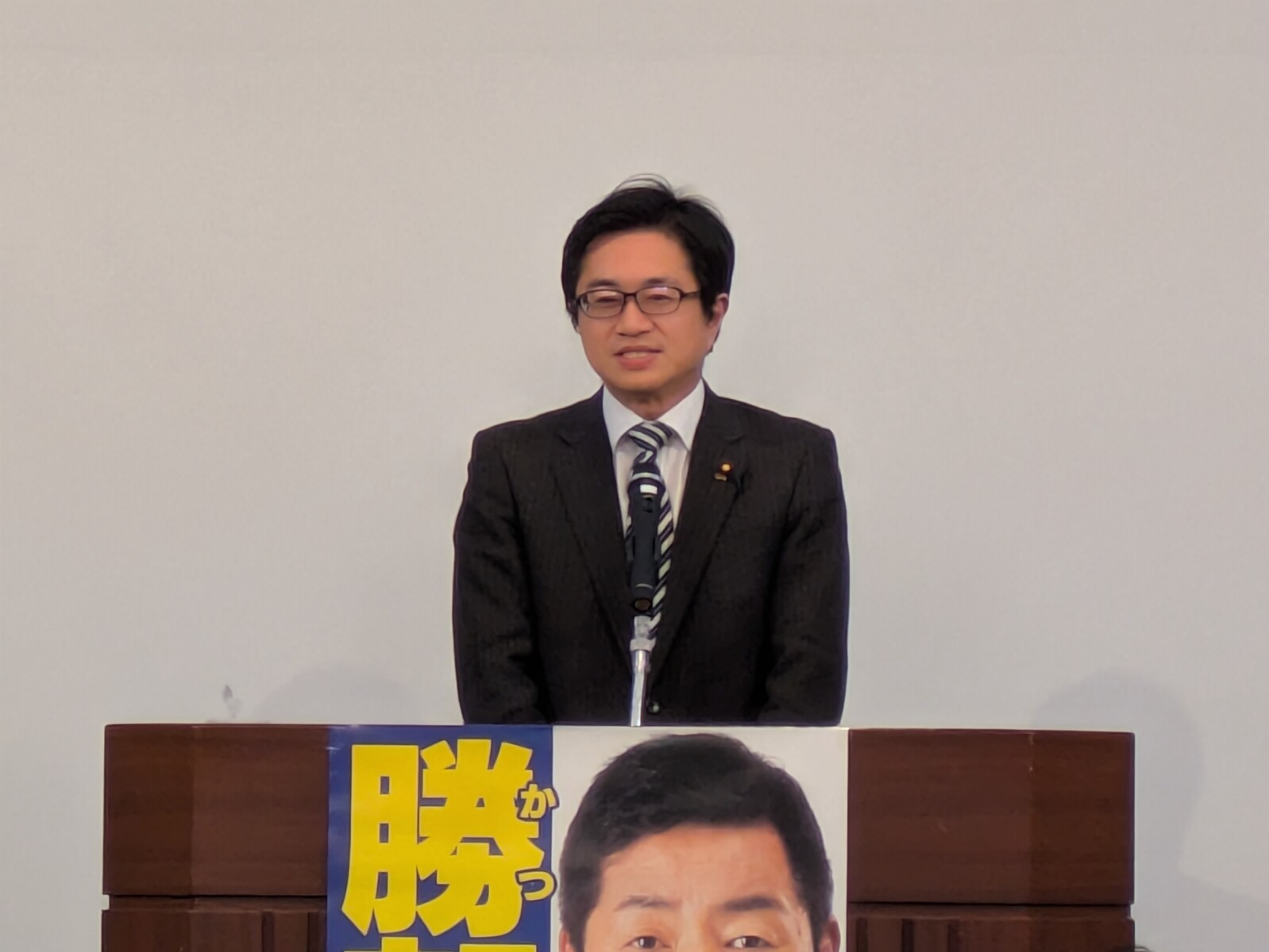 勝部けんじ参議が「国政報告会」を開催